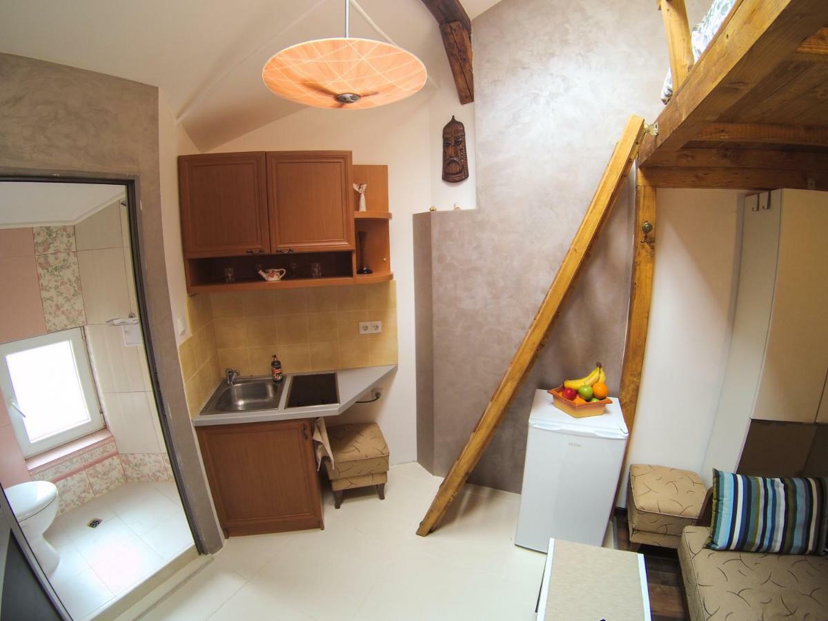 Vitosha Blvd - Attic Studio Sofia Exterior foto